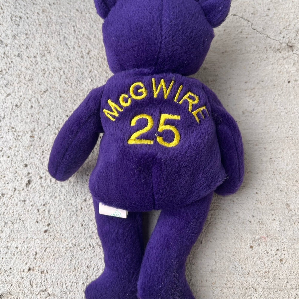 Mark McGwire #25 1998 PURPLE Salvino Bammers Beanie Bear *B*
